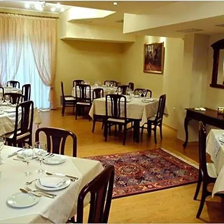 Makedonia 3*